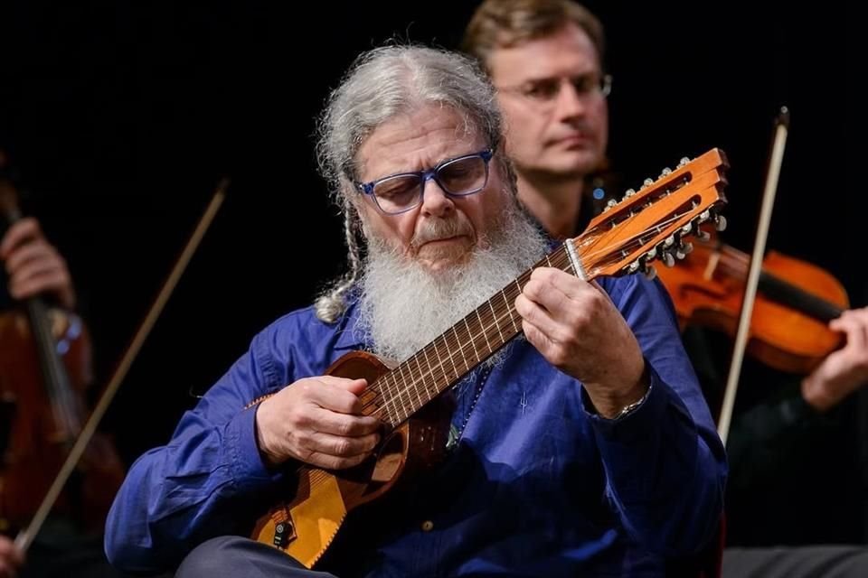 La idea era que el dos veces ganador del Óscar, por la música de 'Babel' y 'Secreto en la Montaña', recorriera puntos especiales de la ciudad para inspirarse y crear piezas originales.