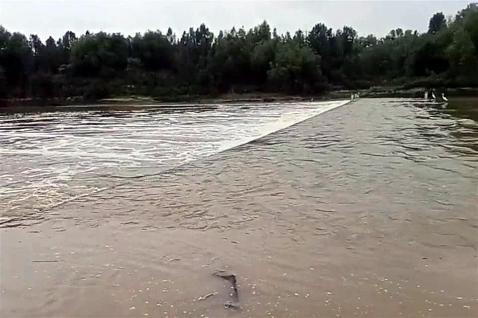 Productores fronterizos indicaron que el trasvase ha provocado el aumento del nivel del río.