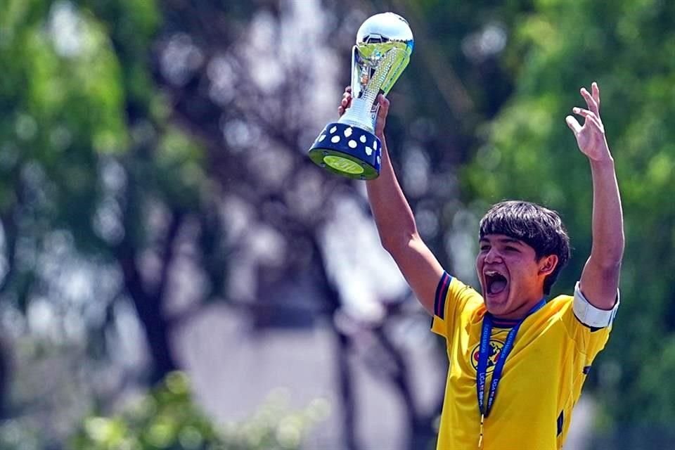 Las Águilas son campeonas de la categoría Sub 14.