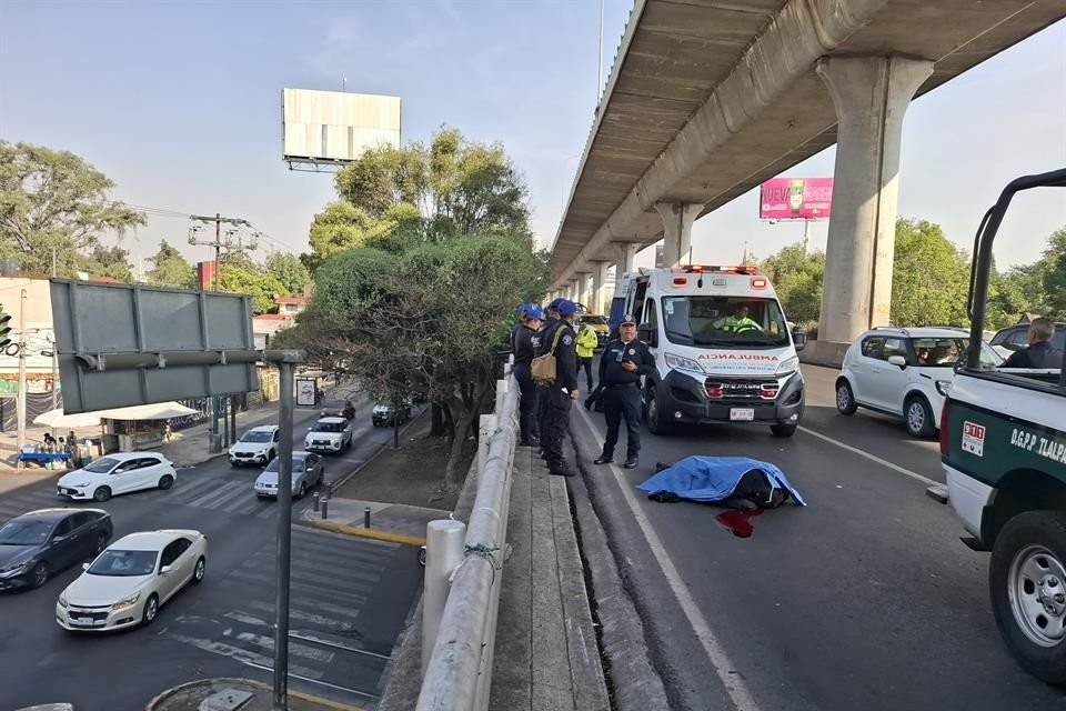El oficial del Sector 63 transitaba a bordo de su moto y delante de él, una mujer de la misma corporación,