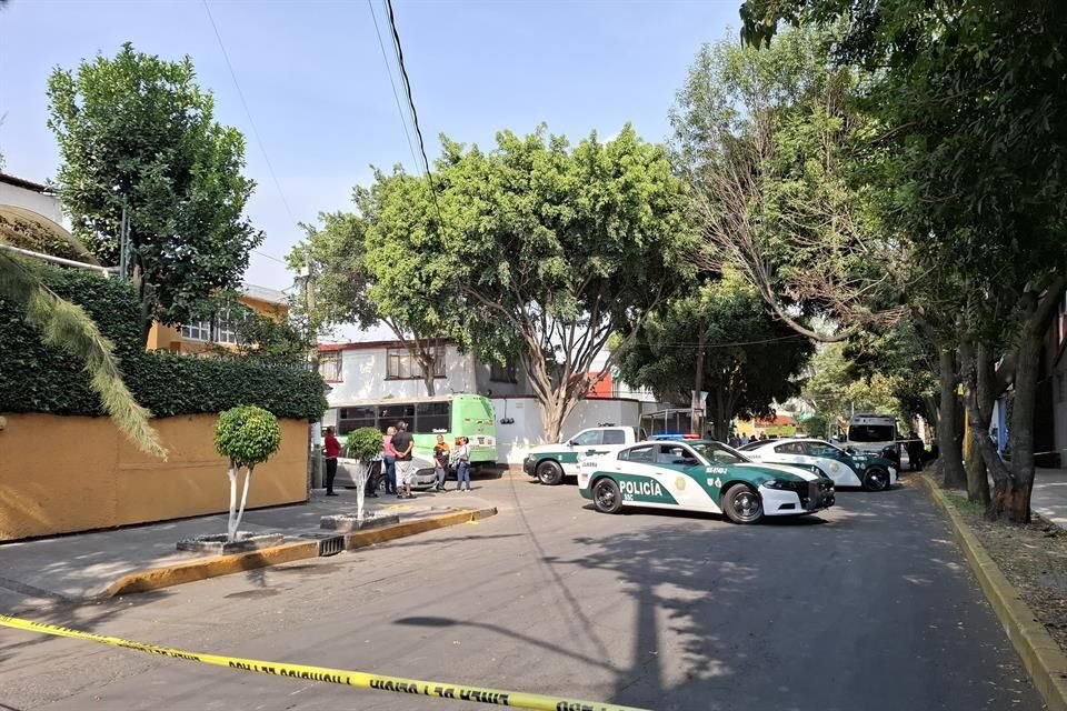 Él falleció y la adolescente fue llevada a un hospital.