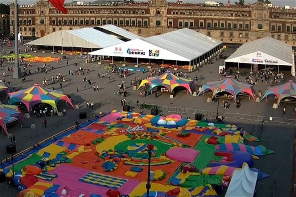 Las actividades organizadas en el Zócalo fueron suspendidas una hora después de que se activó la contingencia. 