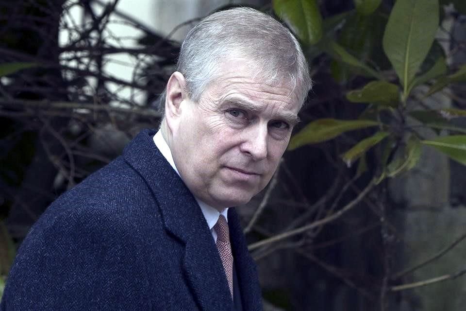 Giuffre también ha declarado que Epstein y Maxwell la traficaron con hombres ricos y poderosos, incluido el Príncipe Andrés.