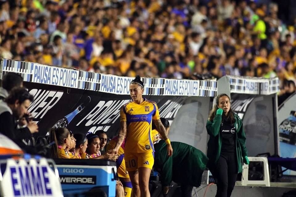 Jennifer Hermoso se fue lesionada.