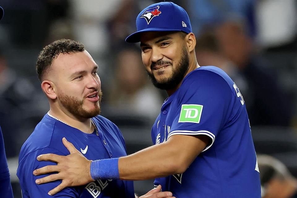 Kirk (izq.) fue el héroe ante los Yankees.