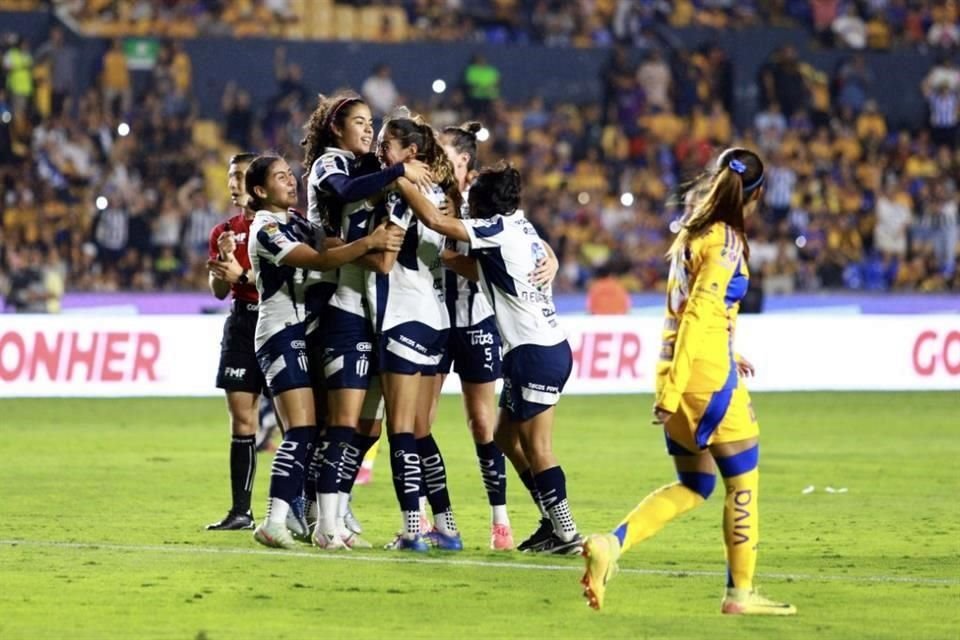Con gol de Burkenroad en la compensación, las Rayadas empataron 1-1 a Tigres Femenil en la ida de Cuartos de Final.