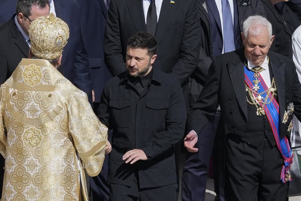 El Presidente ucraniano, Volodymyr Zelensky, a su llegada al funeral del Papa Francisco.