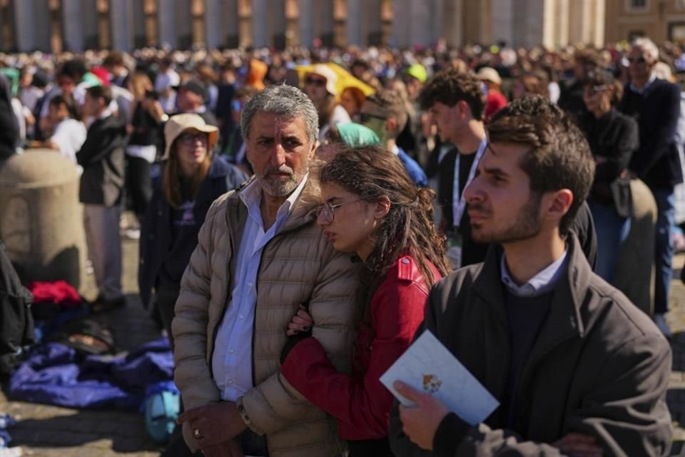 Miles de fieles acudieron al funeral del Pontífice en la Plaza de San Pedro.
