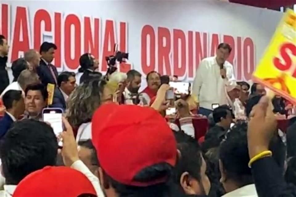 'Lo que hoy hicieron es profundamente injusto y no lo merezco', dijo Noroña.