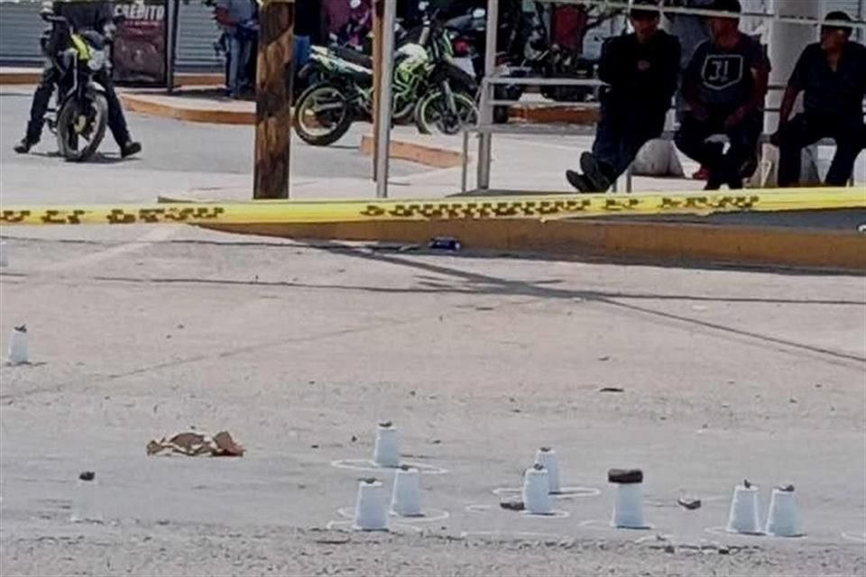 Policías municipales acordonaron la zona y apoyaron con la localización de indicios criminalísticos.