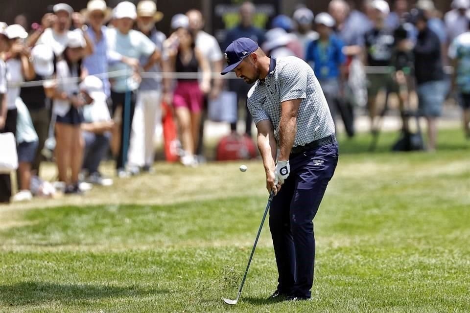 DeChambeau sigue de líder.