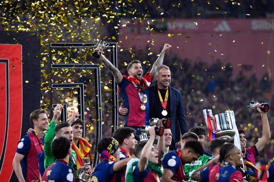 Hans Flick se va contento con su equipo.