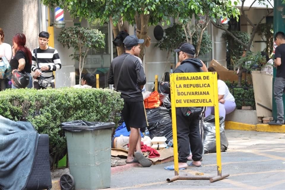 El campamento se ubica en Calle Schiller, entre las avenidas Masaryk y Horacio.