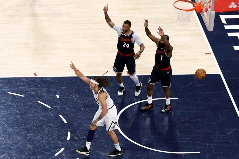 Aaron Gordon llevó a los Nuggets al triunfo.