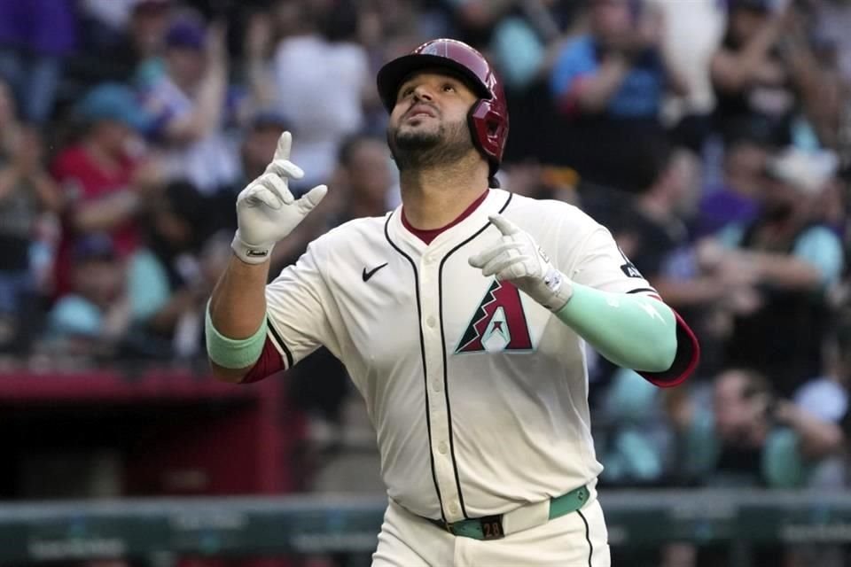 Eugenio Suárez se une a la selecta lista de los cuatro cuadrangulares en un juego.