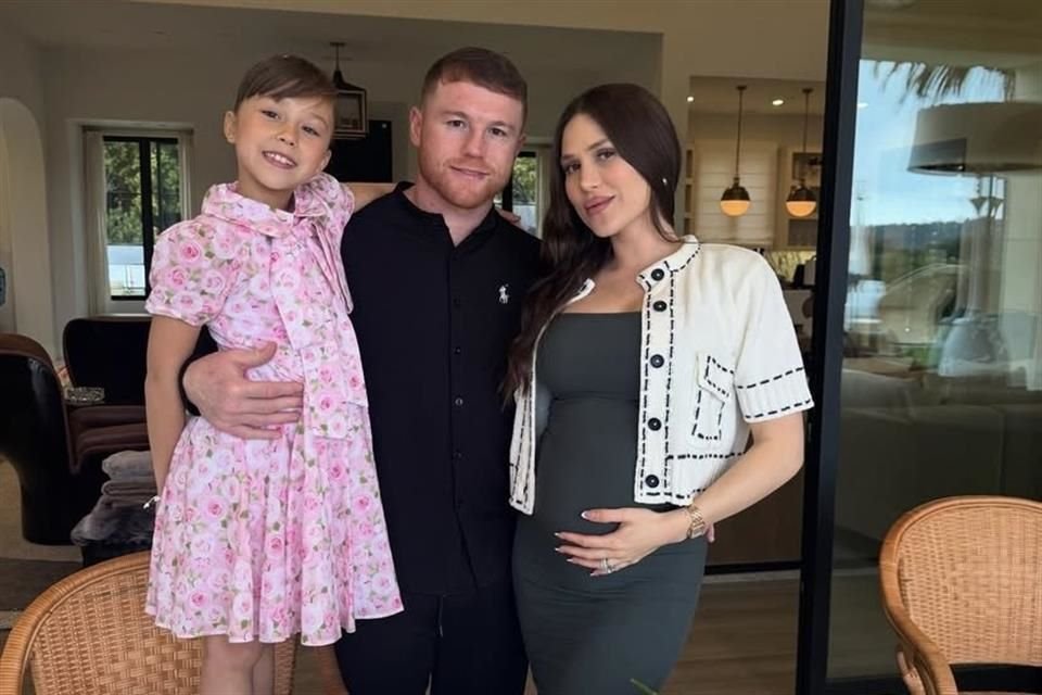 Canelo Álvarez, su esposa Fernanda Gómez y su hija María Fernanda.