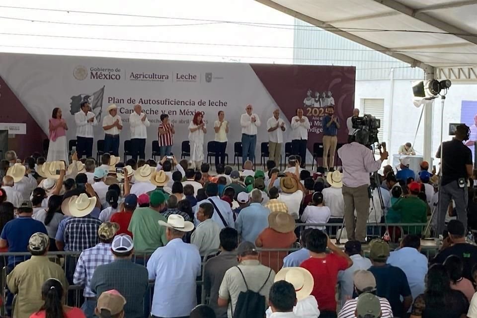 De gira por Campeche, Sheinbaum encabezó un segundo evento: Plan de Autosuficiencia de Leche en Campeche y en Mexico.