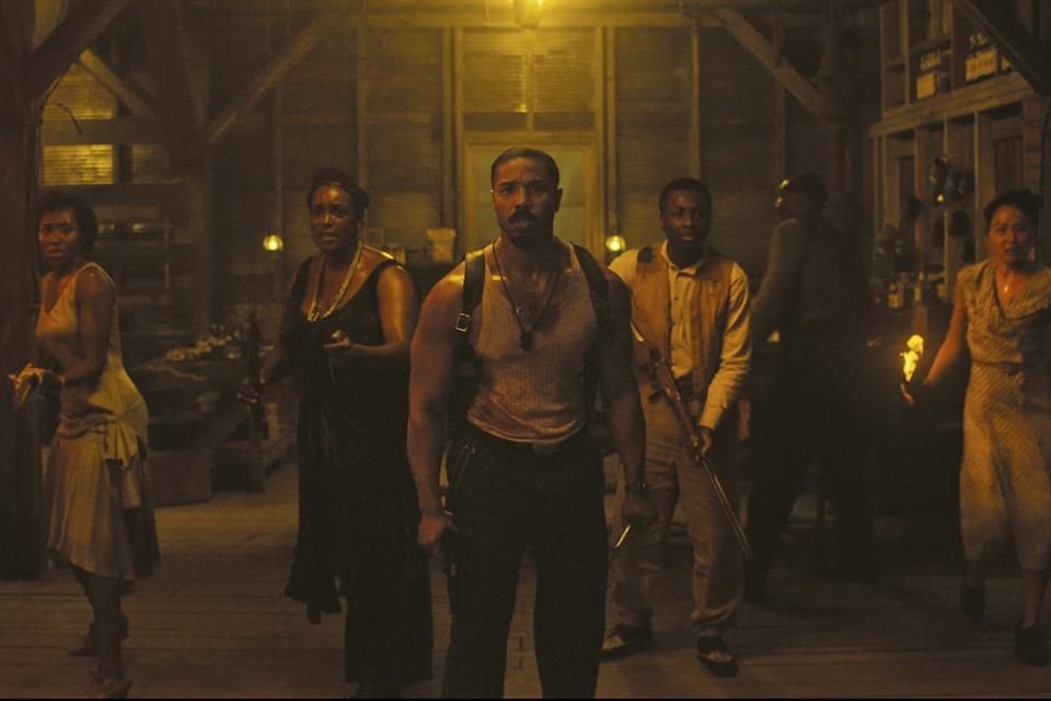 La propuesta de Warner Bros. dirigida por el aclamado cineasta Ryan Coogler y encabezada por la estrella Michael B. Jordan, se anticipaba una reñida contienda por el primer puesto con 'El Contador 2'.