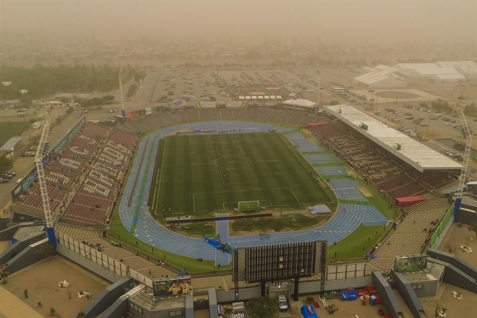 El primer partido del Play-In entre Juárez y Pumas se retrasó 30 minutos debido a tormenta de arena en el Estadio Olímpico Benito Juárez.