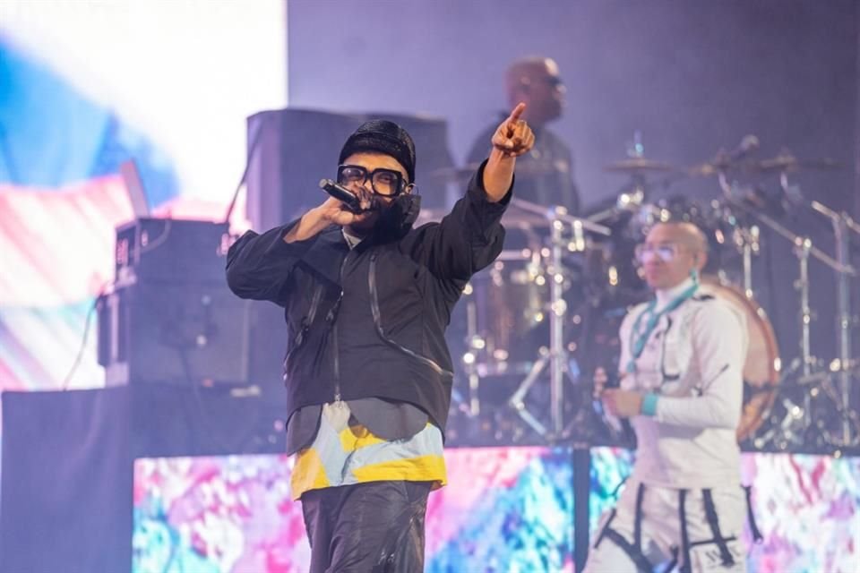el cantante de Black Eyed Peas, apl.de.ap, reveló su cercanía al drama, manifestando que había abandonado el escenario apenas unos instantes antes de la tragedia.