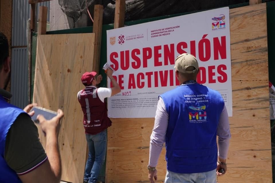 Personal de la demarcación colocó tapiales para evitar el ingreso de trabajadores y de material de construcción.