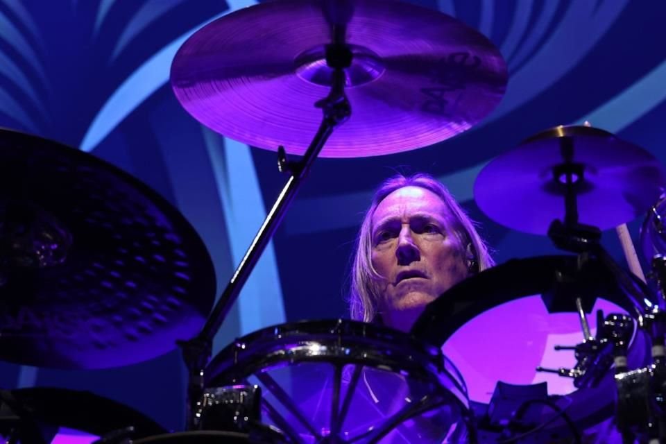 Beat reunió a Adrian Belew, Steve Vai, Tony Levin y Danny Carey