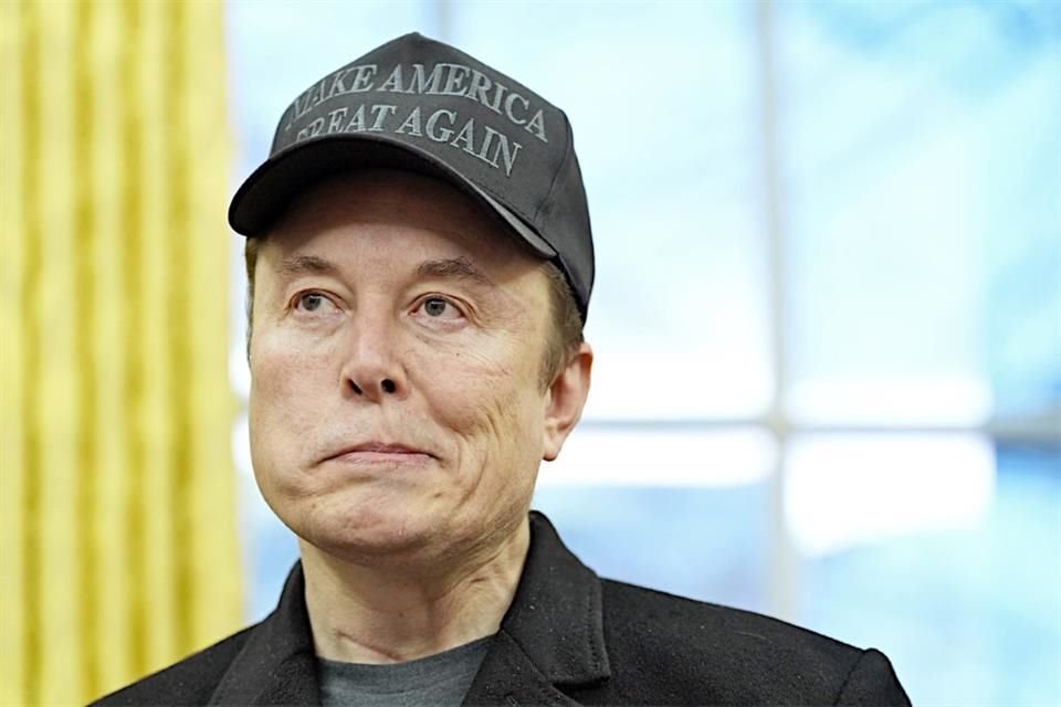 La popularidad de Elon Musk ha caído conforme su poder en Washington aumentó, de acuerdo con encuesta de AP.