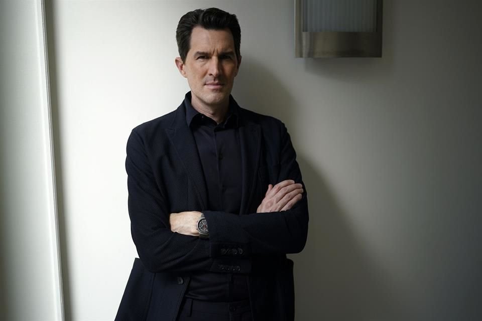 Joseph Kosinski, director de 'Top Gun: Maverick', está negociando con Universal para hacer una nueva película de 'Miami Vice'.