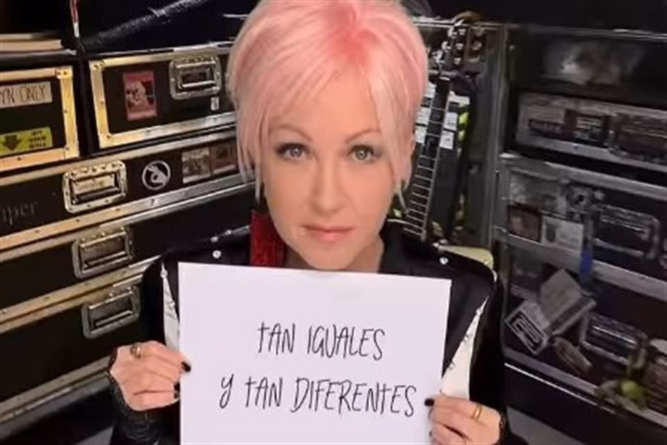 Otros artistas que apoyaron a la cantante a difundir el tracklist oficial del disco fueron Cyndi Lauper, Sheila E, Laura Pausini, Fran Drescher, Carole King, Sam Smith y Emilio Estefan, entre otros.