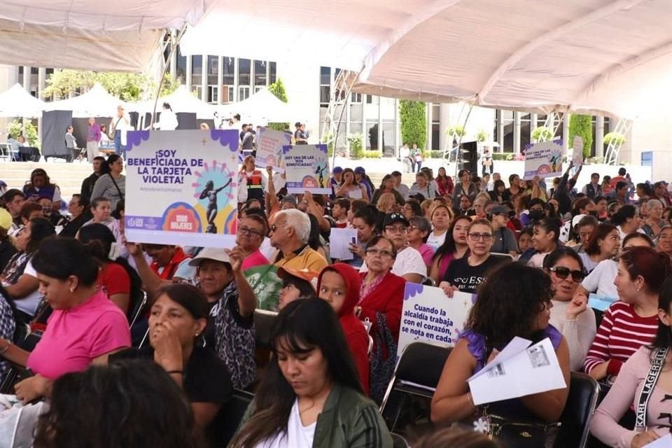 Mil mujeres cuidadoras recibieron la 'Tarjeta Violeta' en la Alcaldía Cuauhtémoc; el apoyo contempla otorgar 15 mil pesos en tres entregas y jornadas de salud.