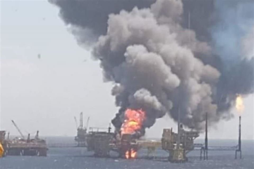 El incendio se registró en plataforma marina de Pemex Ku-Alfa, ubicada en Sonda de Campeche.