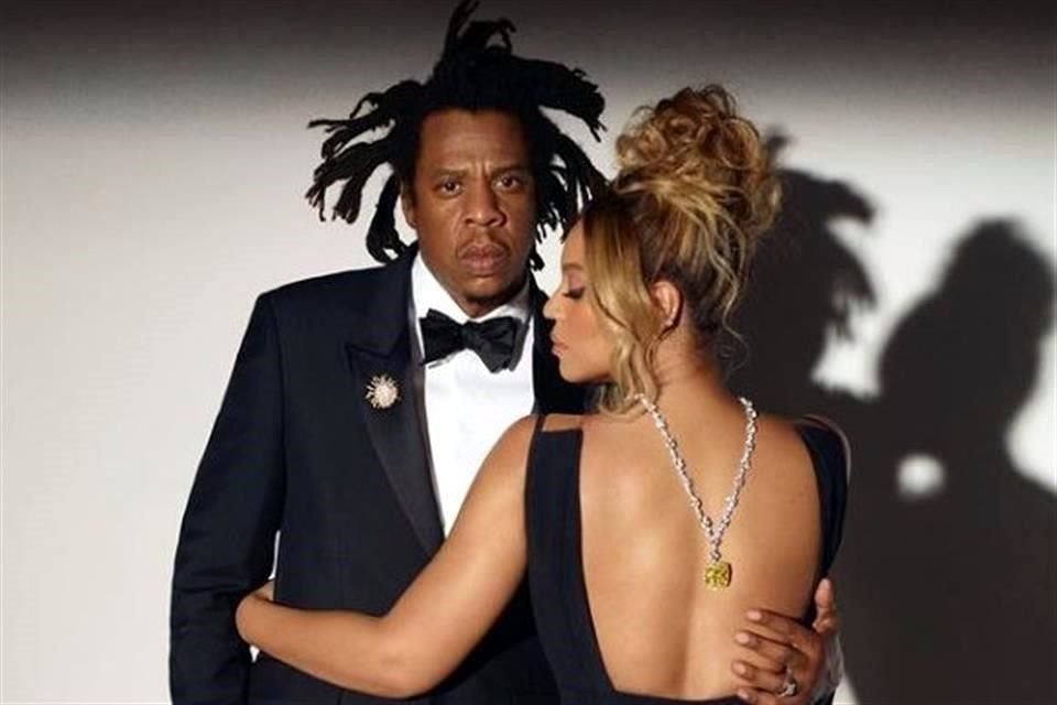 Beyoncé y su esposo, el rapero Jay-Z, protagonizan la nueva campaña de Tiffany & Co., la cual homenajea a Audrey Hepburn y al amor.