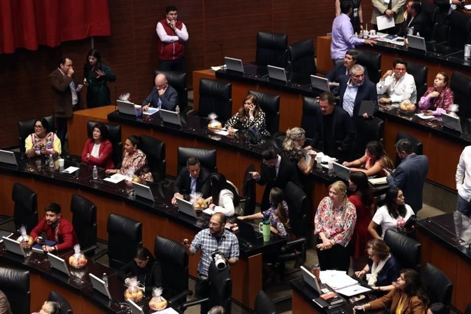 Tras aprobación de reglamento que permitirá apagar el micrófono a legisladores durante sesiones de Comisión Permanente, el PAN en el Senado acusó que se trata de limitación a la libertad de expresión.