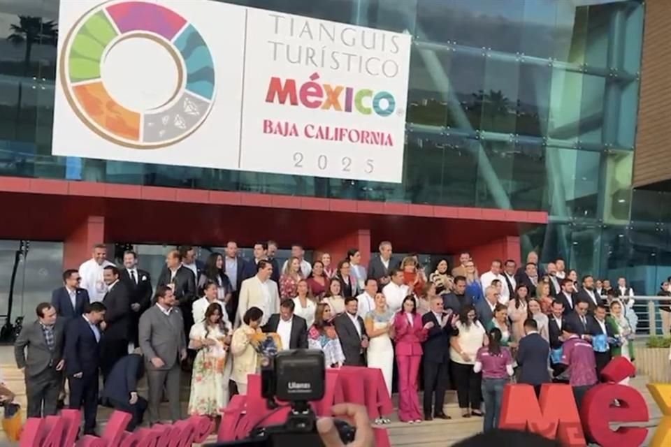 Así fue el corte de listón del Tianguis Turístico.