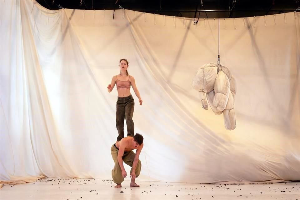 La compañía de danza contemporánea Alan Lake Factori(e) llevará a la Covarrubias su pieza 'Orpheus', con una narrativa simbolista que entrelaza el mito griego con la modernidad.