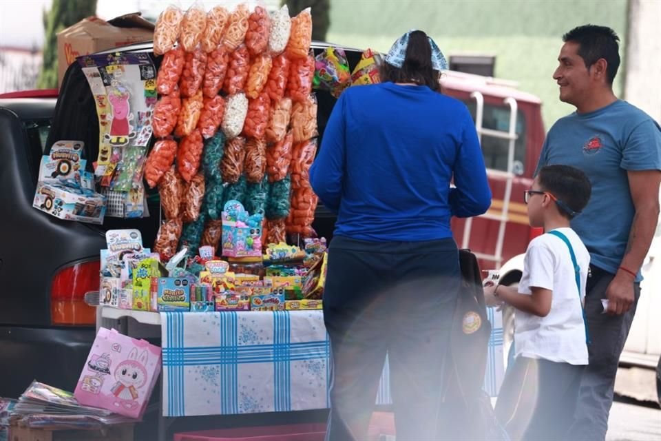 Al menos 81 planteles de la Ciudad han sido reportadas a través de la plataforma Mi Escuela Saludable por no cumplir con la eliminación de la venta de comida chatarra.