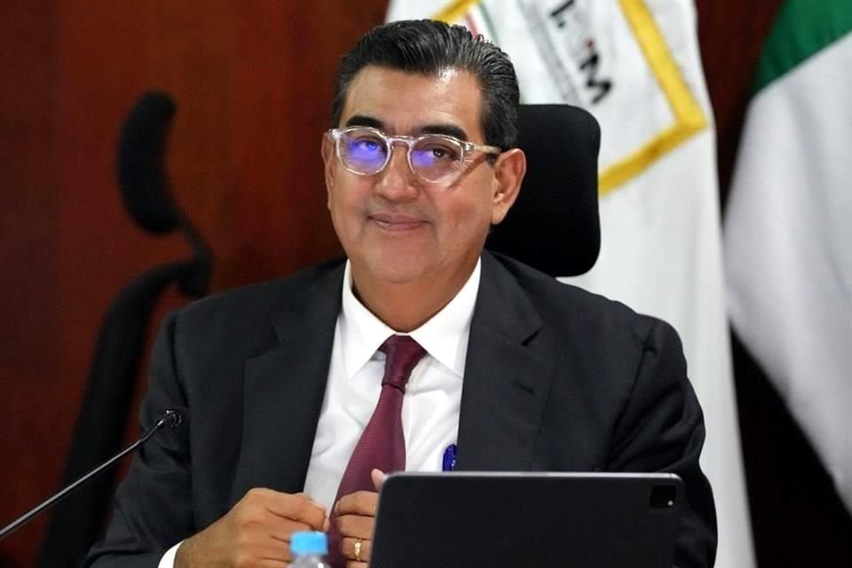 Garduño fue sustituido, ahora, de manera oficial, por Sergio Salomón Céspedes, ex Gobernador de Puebla.
