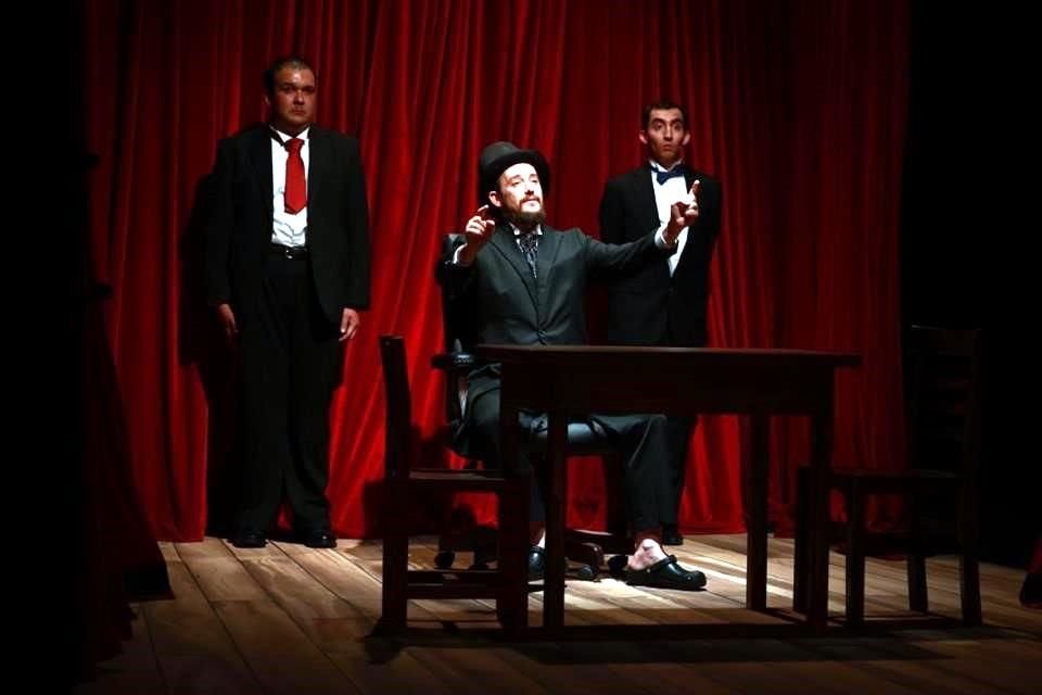 'Abraham Lincoln va al teatro' se presenta en La Capilla todos los lunes y martes, a las 20:00 horas, hasta el 24 de junio.