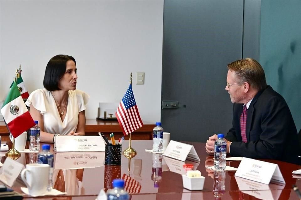 La reunión con el representante de la Embajada de EU en México, Mark Johnson, fue para hablar de la colaboración entre los dos países y de la seguridad energética, informó la Secretaría de Energía.