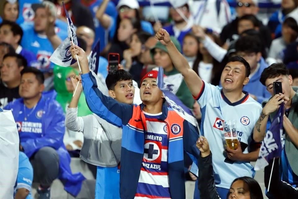 La afición celeste abucheó en todo momento al meta de Tigres.