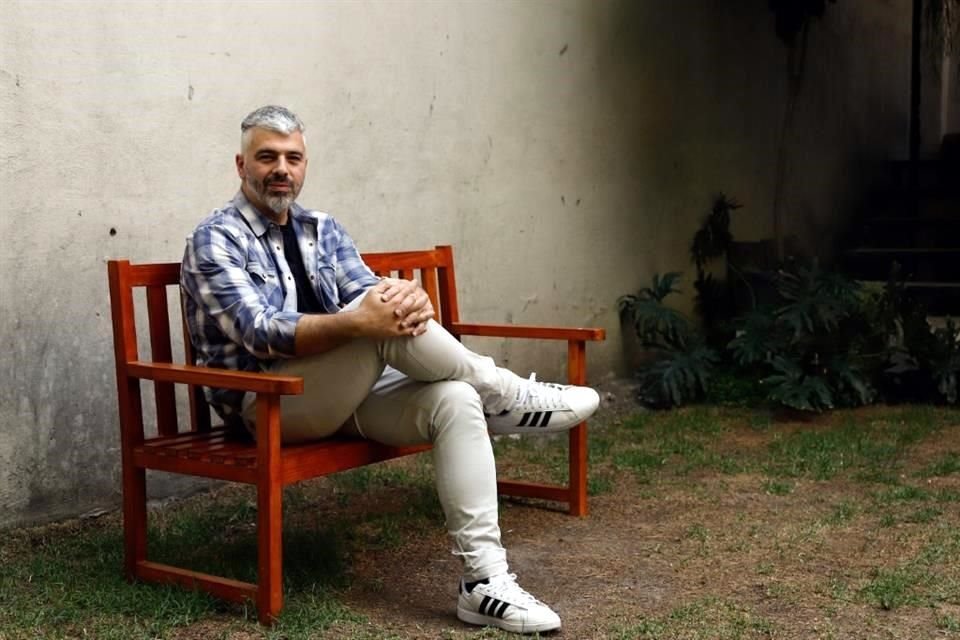El editor Víctor Malumián incursionó en la distribución de libros y en la promoción de la lectura en su natal Argentina.