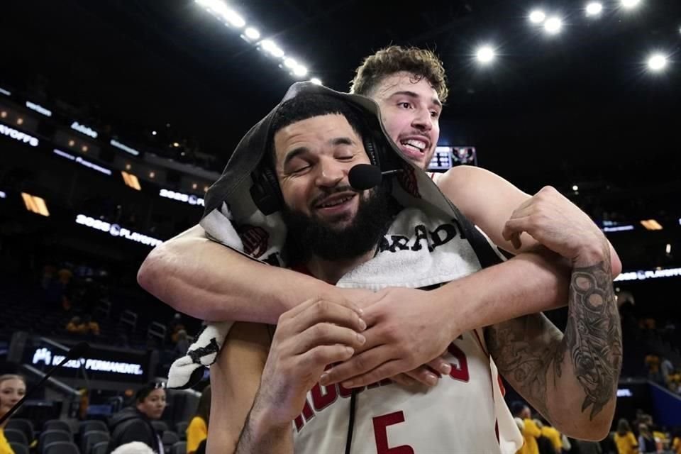 Fred VanVleet y Alperen Sengun fueron claves para los Rockets en su triunfo para empatar la serie a tres juegos ante los Warriors.