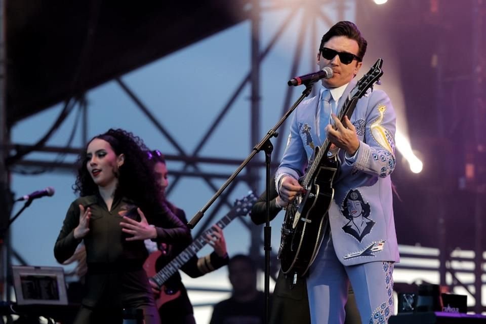 Drake Bell repitió una canción en más de cuatro ocasiones porque el audio no se escuchaba bien.