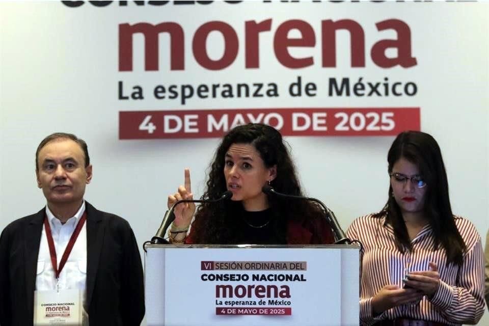 Los dirigentes de Morena en conferencia de prensa tras la aprobación de los lineamientos por el Consejo Nacional del partido.