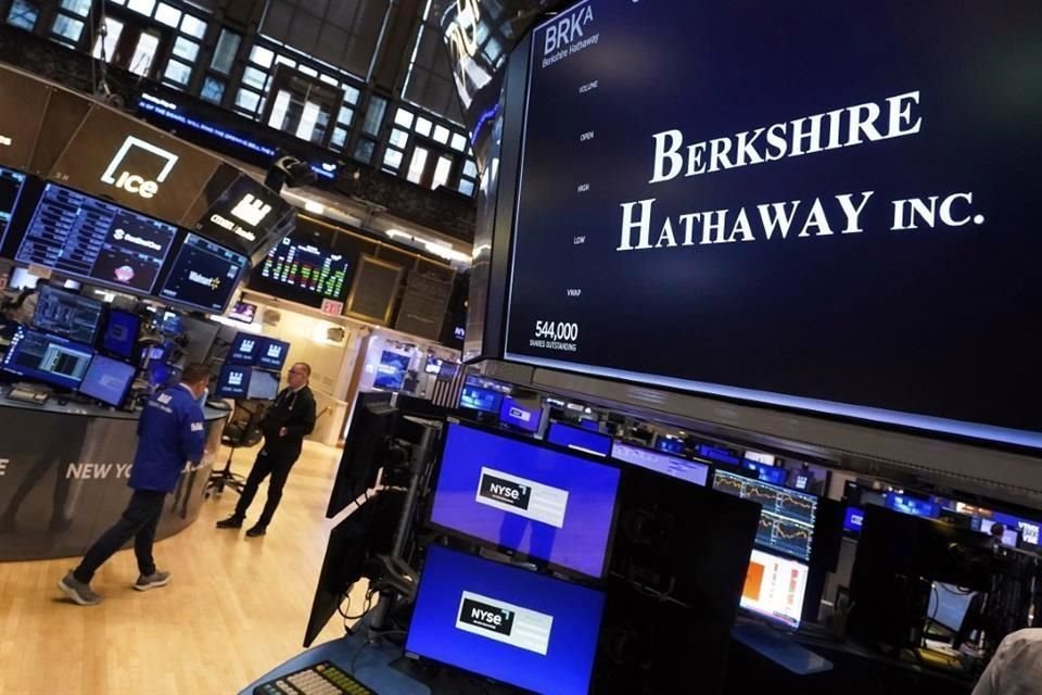 Las acciones de Berkshire se han disparado un 5,502,284 por ciento desde que Warren Buffett asumió el control de la entonces empresa textil en crisis en 1965 hasta finales de 2024.