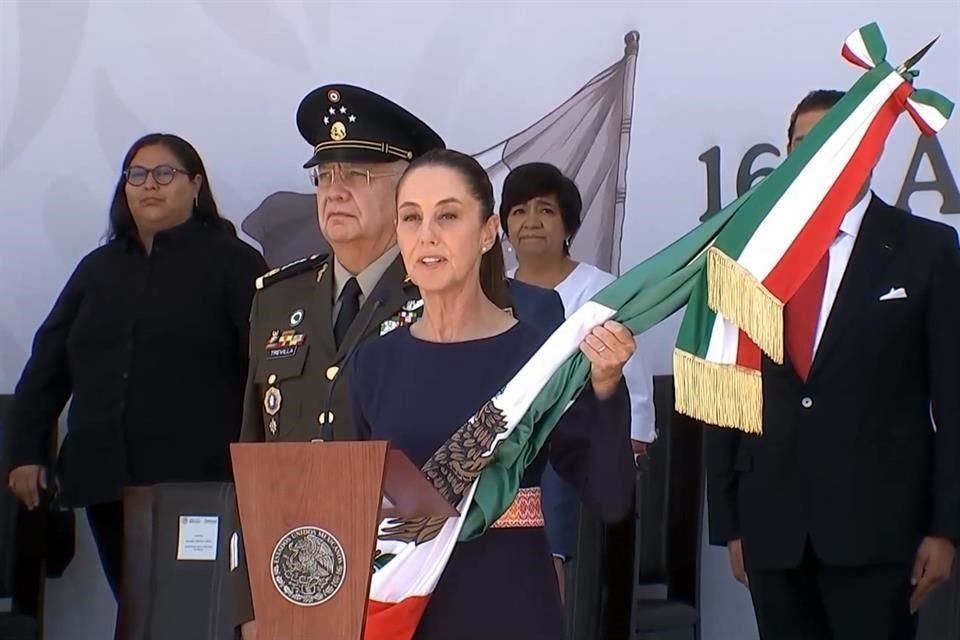 La Presidenta en la ceremonia conmemorativa de los 163 años de la Batalla de Puebla.
