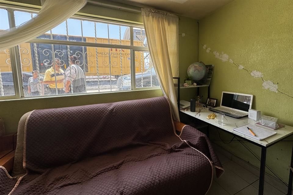 Dentro de la casa, paredes con grietas intentaron ser rehabilitadas.