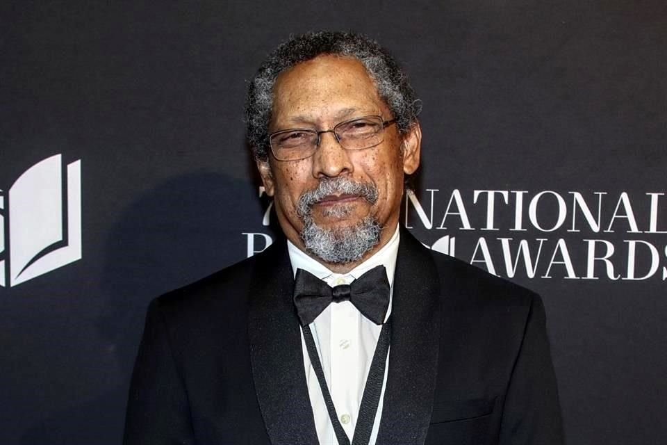 El autor Percival Everett durante la ceremonia de los Premios Nacionales del Libro en 2024, en Nueva York. Este lunes fue galardonado con el Premio Pulitzer por su novela 'James'.