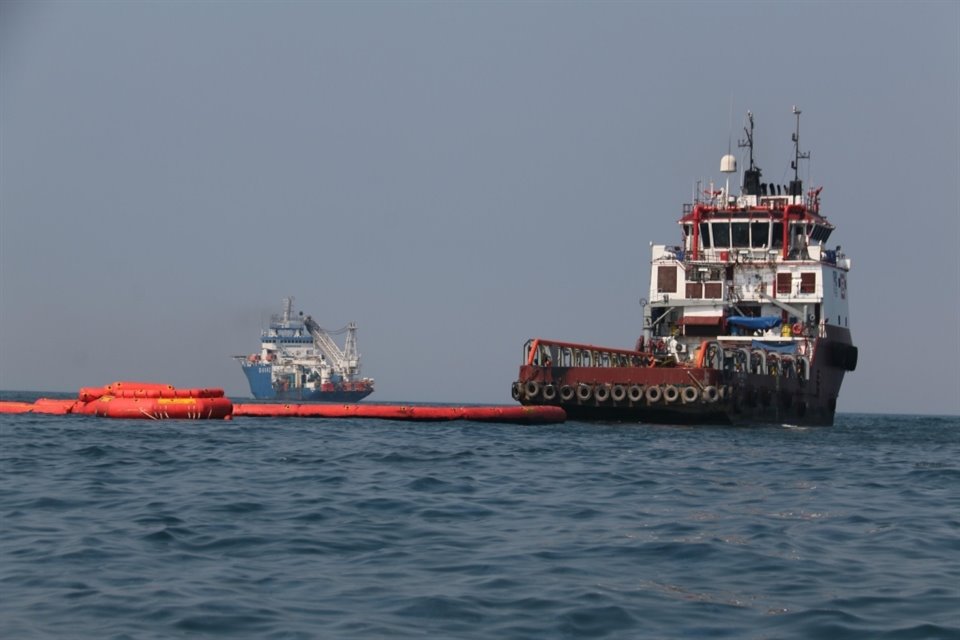 Según el comunicado de esta tarde de Pemex, la contención del derrame del ducto proveniente de la instalación Akal requirió cinco días y a la fecha ha terminado la limpieza de las playas.