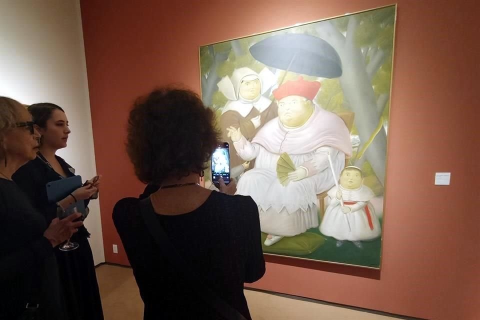 'El nuncio', óleo de Botero pintado en 1987, atrajo las miradas de los asistentes a la feria de arte TEFAF al coincidir con la asunción del Papa León XIV.